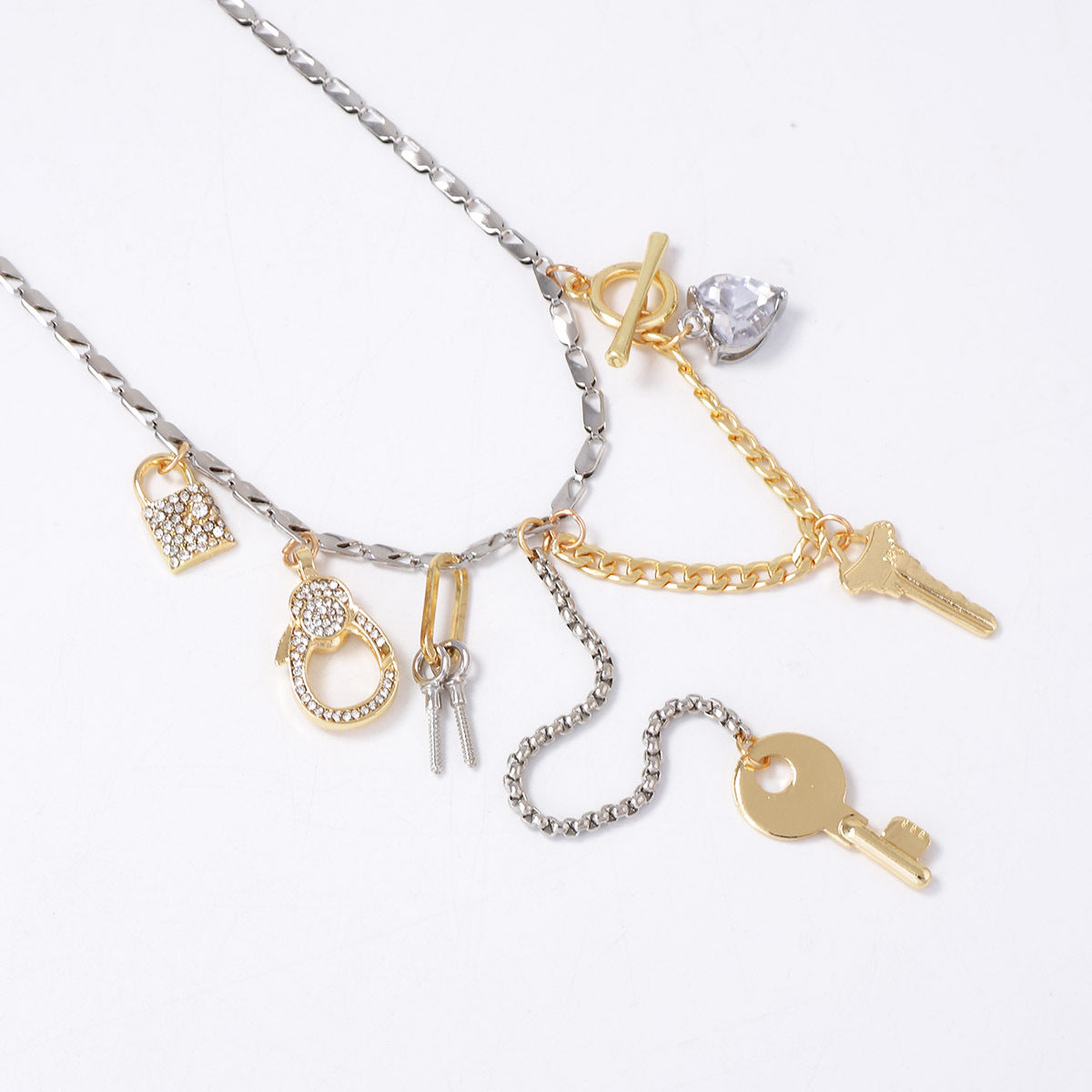 Chic Minimalist Geometric Alloy Key Lock Pendant Necklace for Women – Effortlessly Elegant and Versatile Casual Accessory