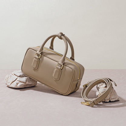 Vintage Inspired Boston Bowling Bag Unique Pillow Design Real Leather Shoulder Crossbody Handbag for Fashion Forward Travelers