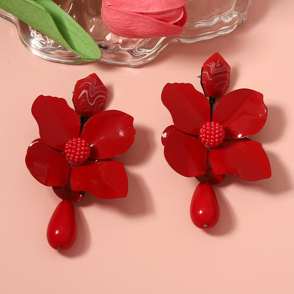 Creative  Fashion Trend: Unique, Statement-Making Fresh Floral Metal and Resin Pendant Earrings for a Chic Look