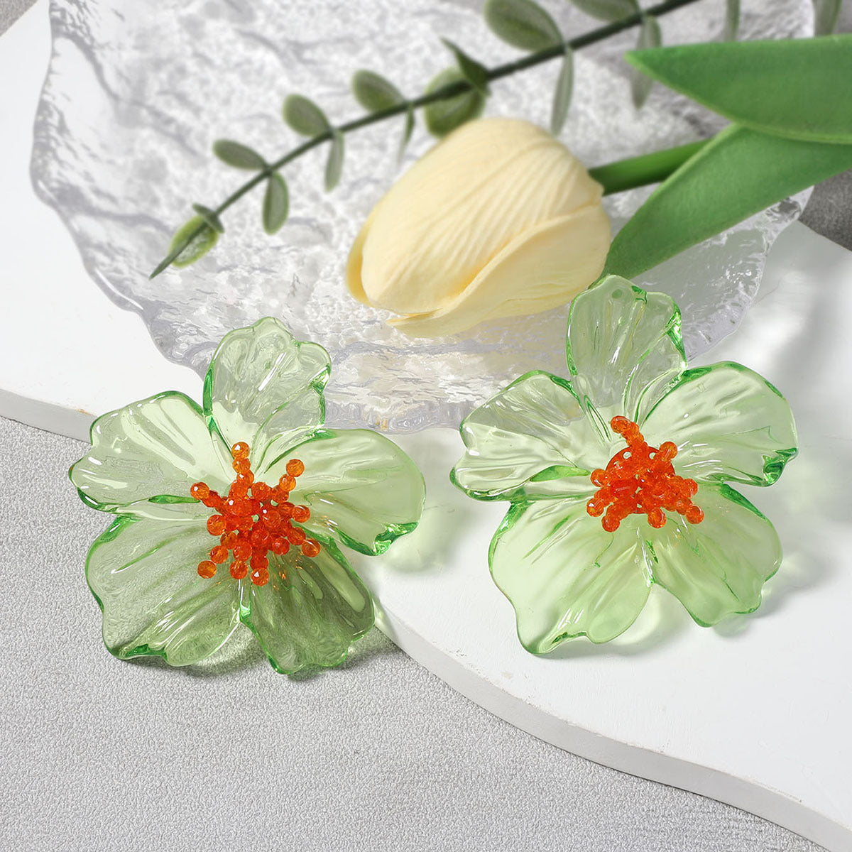 Exaggerated Personality Acrylic Transparent Flower Stud Earrings - Versatile Style for Chic Street Photography and Everyday Elegance