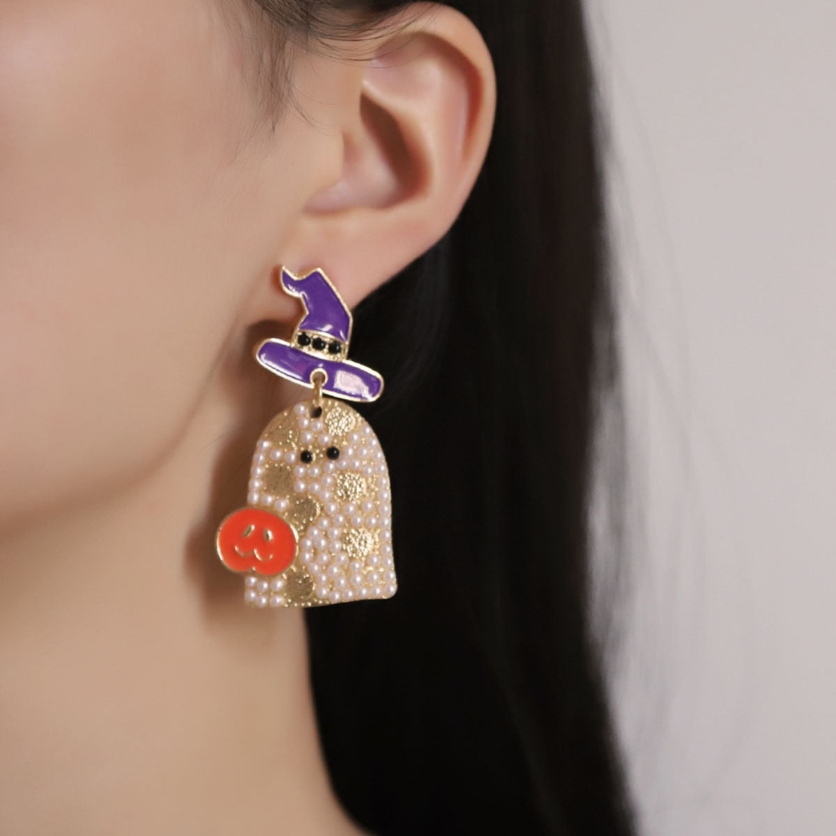 Adorable Ghost Earrings with Hats – Creative, Spooky, and Trendy Design for Halloween Enthusiasts – Must-Have for Unique Accessories!