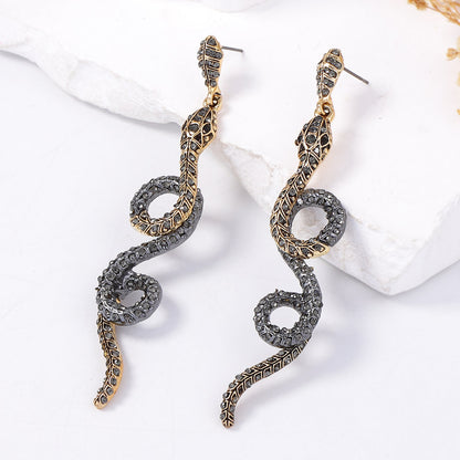 Stylish Vintage-Inspired Alloy Animal-Shaped Textured Snake Earrings with Sparkling Crystals – Chic and Affordable Jewelry for Everyday Wear