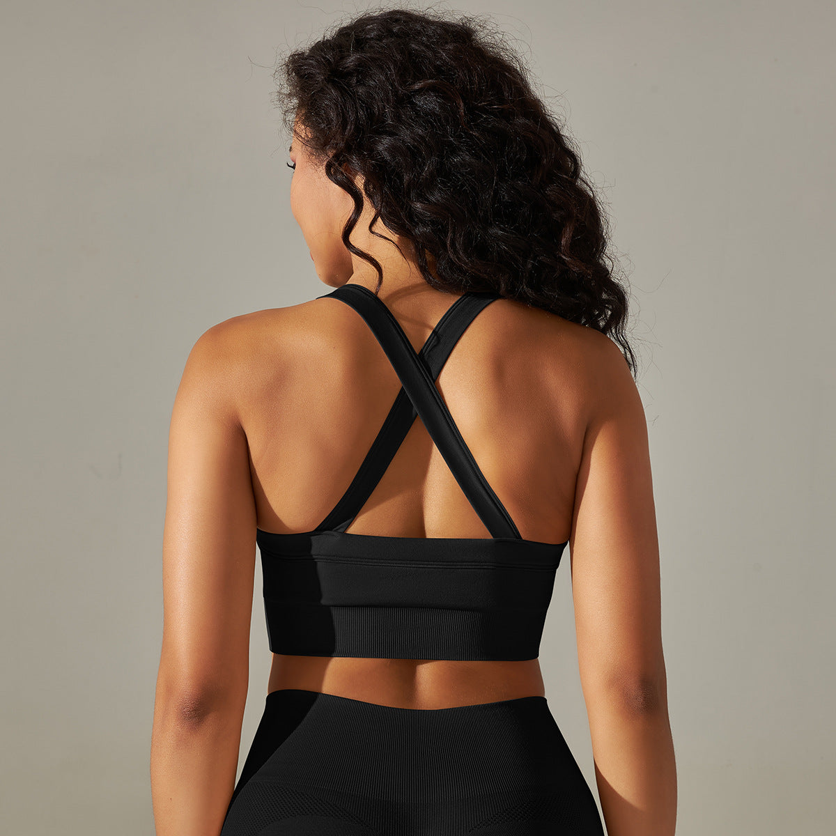 Seamless Wireless Sports Bra with Cross Back Design for Enhanced Support Ideal for Running Gym Workouts and Yoga Quick Dry Shockproof and Women's Activewear