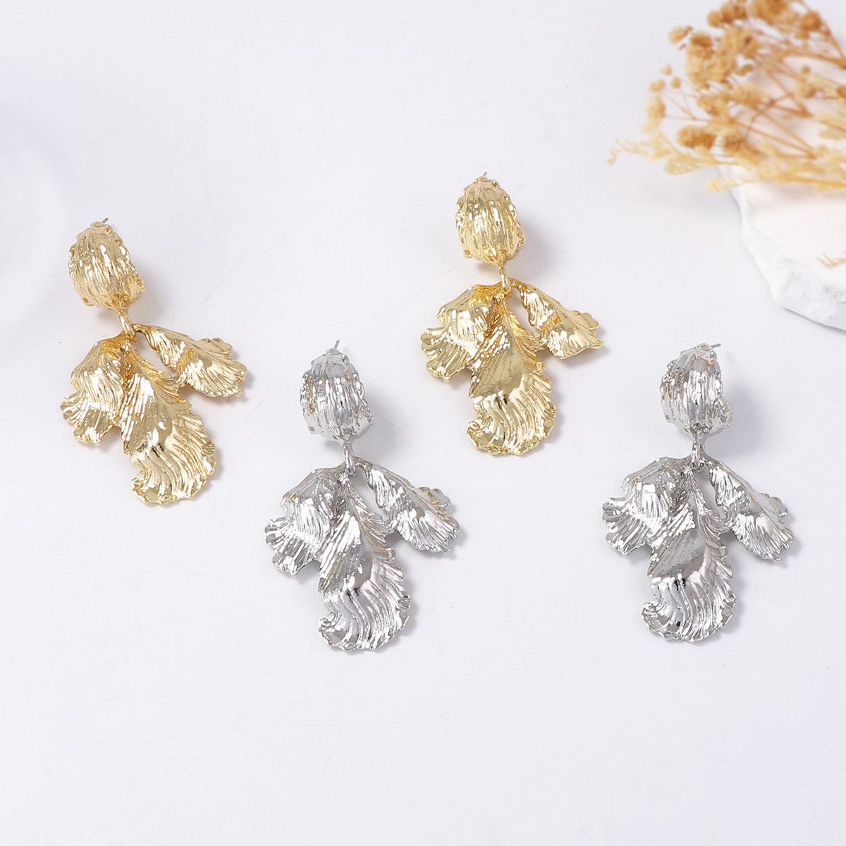 Exaggerated Vintage-Inspired Statement Alloy Ginkgo Leaf Drop Earrings - Chic and Luxurious for Modern Women