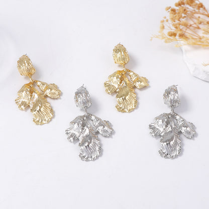 Exaggerated Vintage-Inspired Statement Alloy Ginkgo Leaf Drop Earrings - Chic and Luxurious for Modern Women