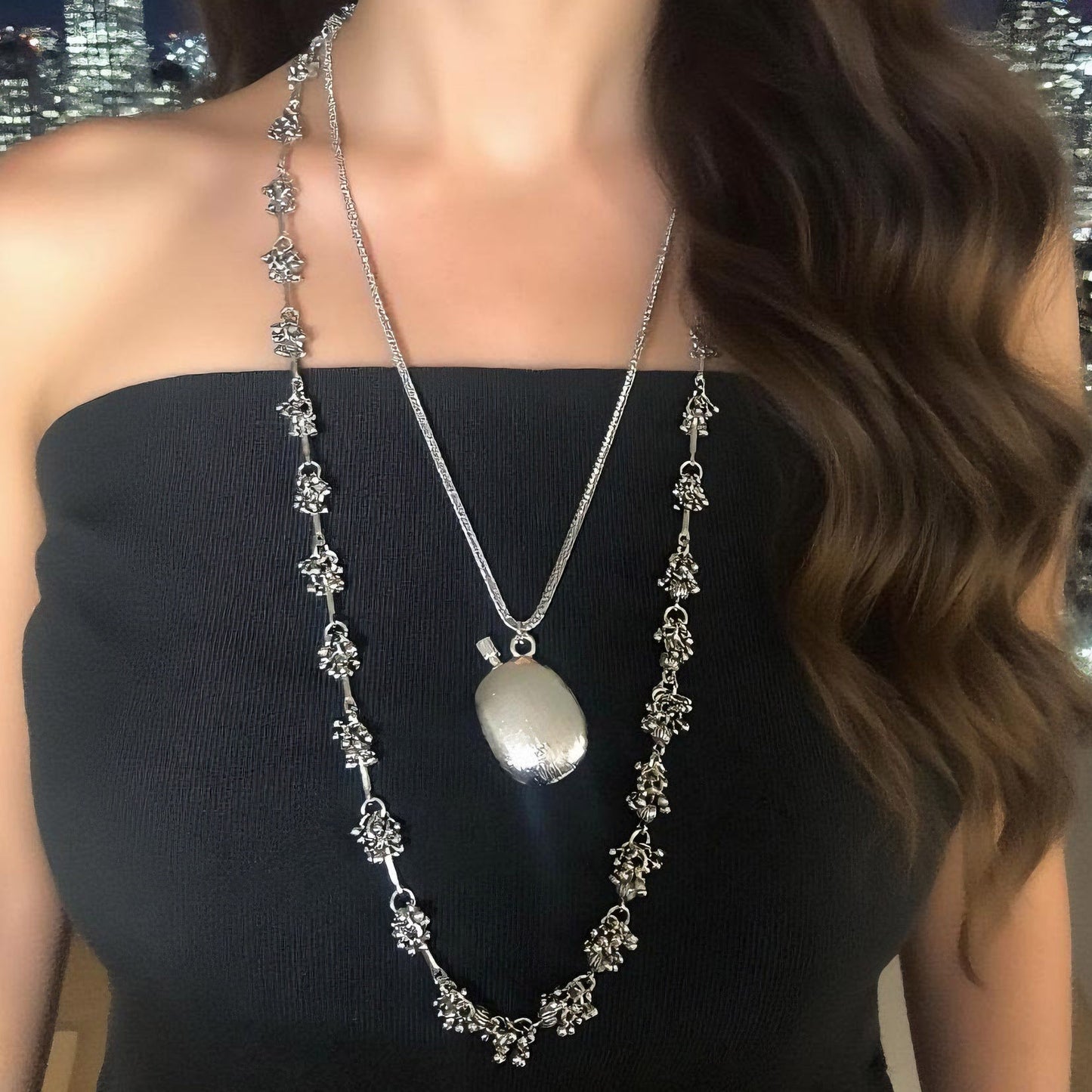 Stylish Minimalist Alloy Wine Flask Pendant with Floral Accents - Double-layered Necklace for Chic Luxury Fashion