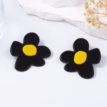 Charming Minimalist Acrylic Cartoon Flower Earrings – Versatile and Cute Accessories for Everyday Wear and Commuting