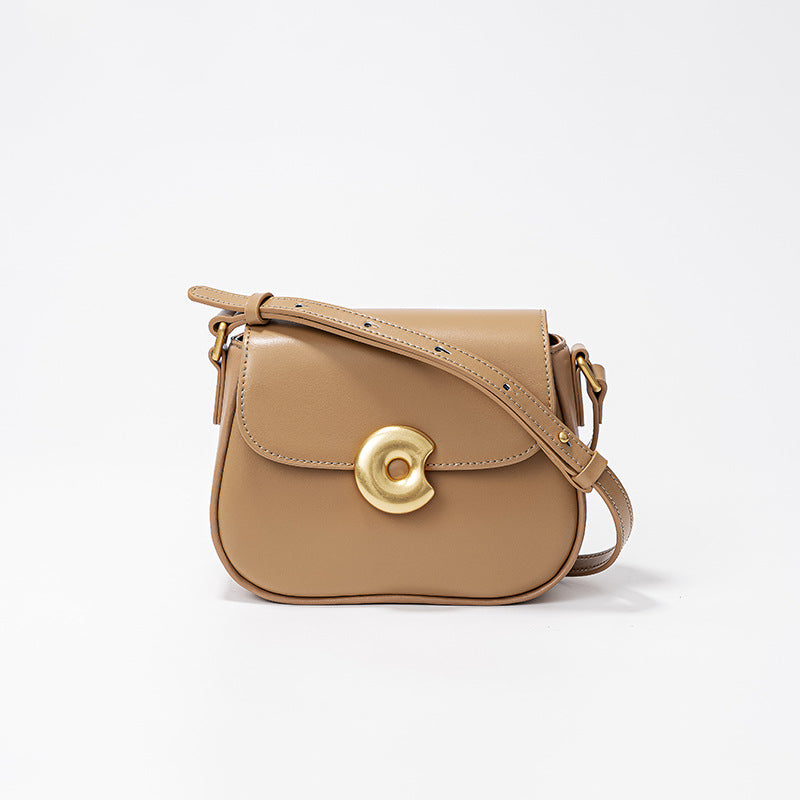 Chic Saddle Bag Minimalist Retro Style Leather Shoulder Bag for Women Versatile Crossbody Purse Ideal for Commuting and Everyday Fashion