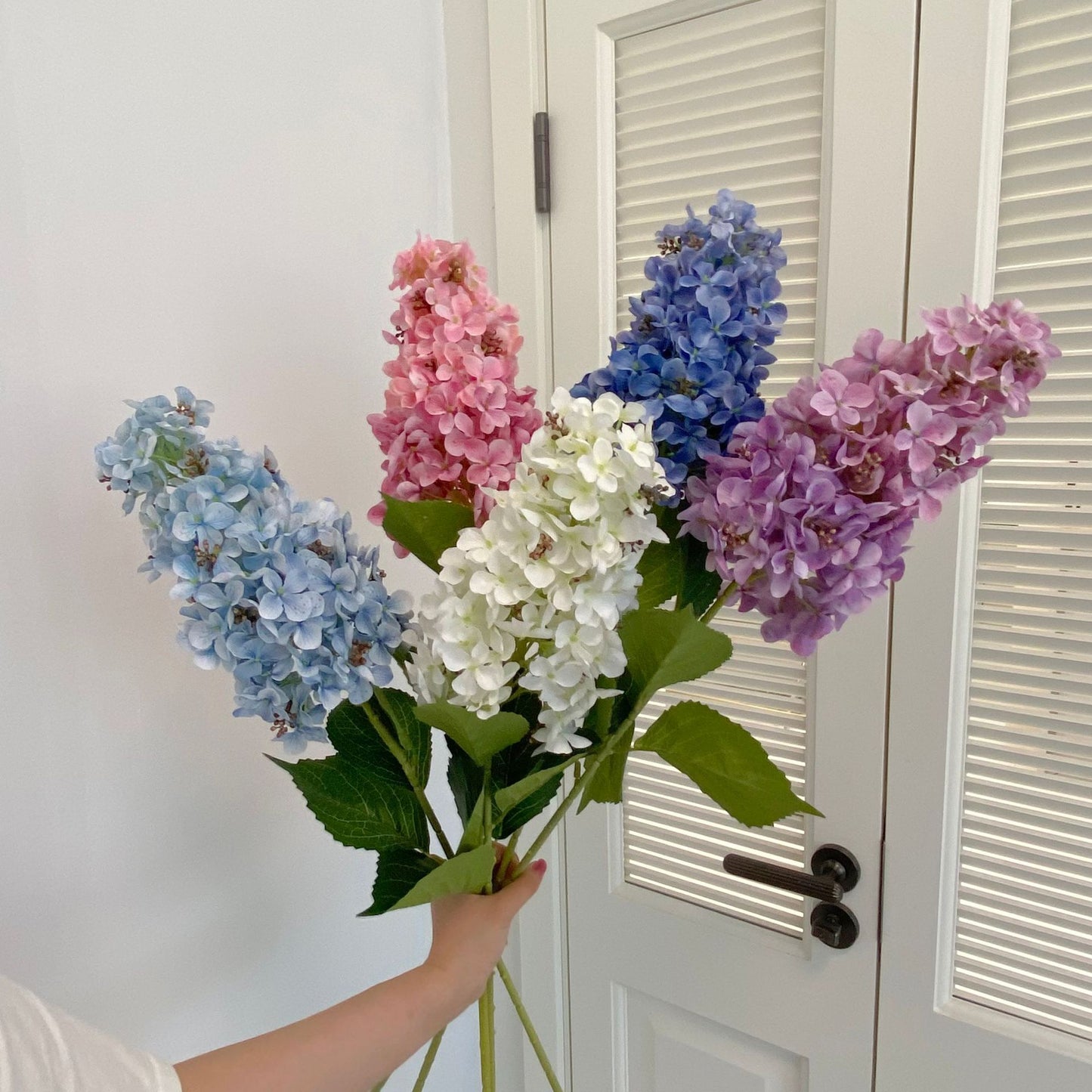 High-Quality Faux Hydrangea Flower Bouquet - Elegant Silk Floral Arrangement for Home Décor, Living Room Styling, Photographic Props, and Wedding Celebrations