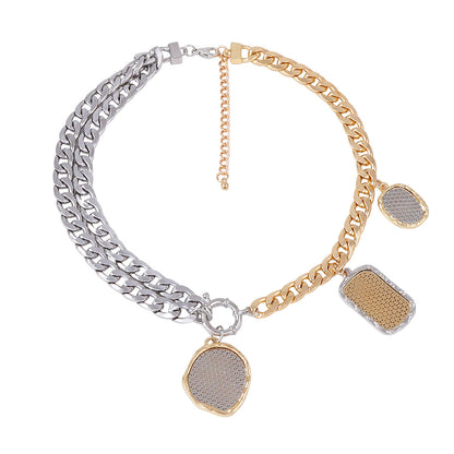 Elegant Vintage-Inspired Asymmetrical Metal Chain Geometric Alloy Badge Pendant Necklace for Women – Perfect for Adding a Touch of Chic Luxury to Any Outfit