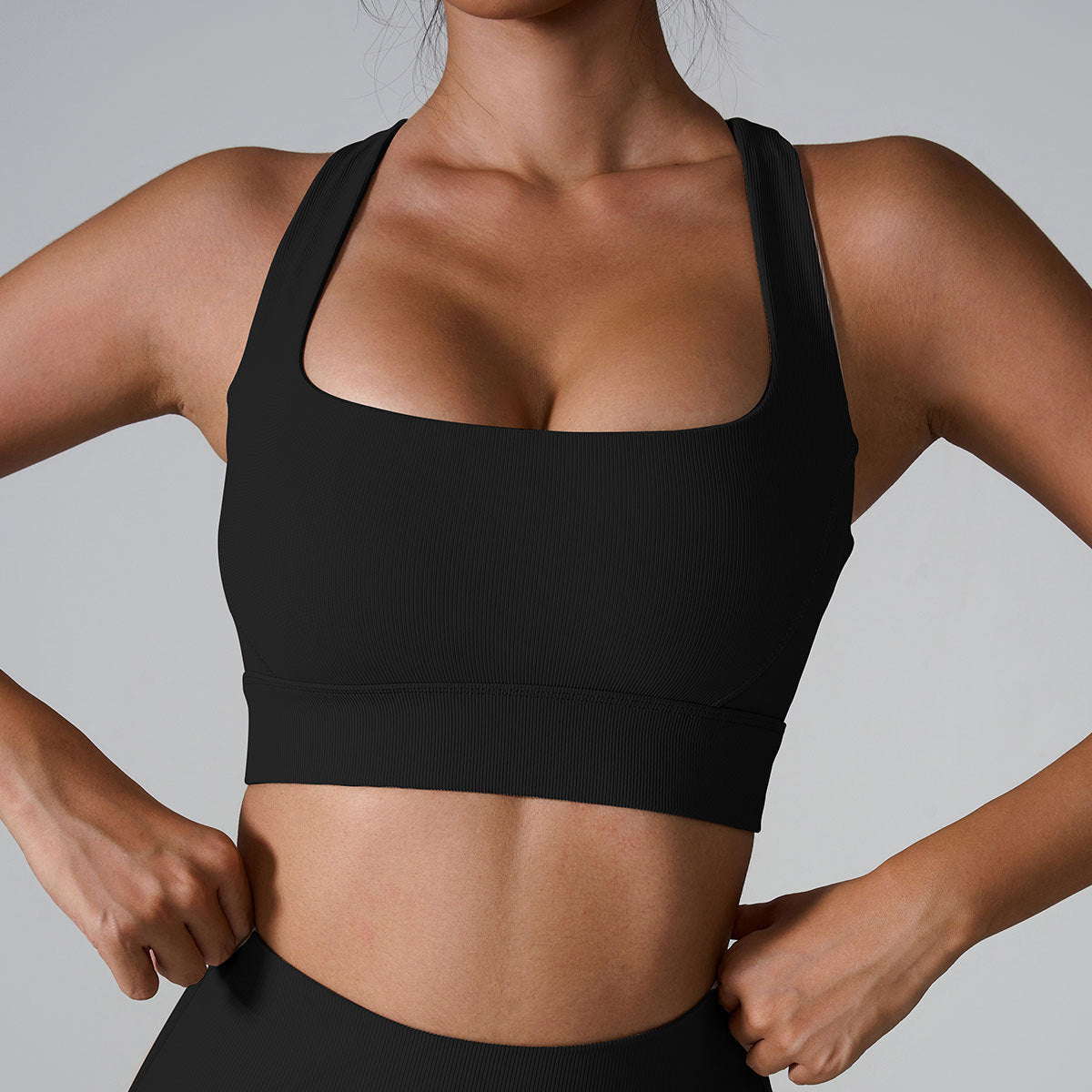 Supportive Cross Back Yoga Bra with Quick Dry Fabric for Enhanced Comfort and Flexibility During Workouts