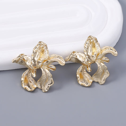 Trendy Irregular Gold Floral Stud Earrings – Vintage-Inspired Korean Metal Design with Chic French Aesthetic for Unique Style