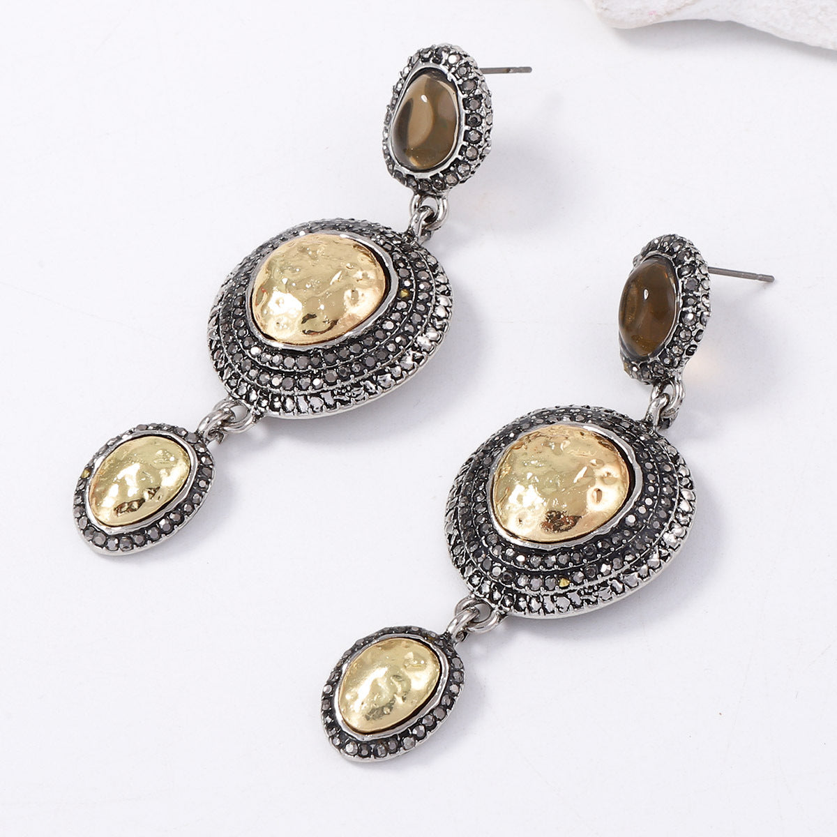 Chic Vintage-Inspired Luxe Geometric Alloy Round Earrings with Sparkling Diamonds - Perfect for Fashion-Forward Women