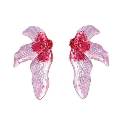 Elegant and Minimalist Alloy Leaf Earrings – Luxurious Yet Affordable Fashion Statement for Women – Versatile, Lightweight, and Trendy Design Perfect for Any Occasion
