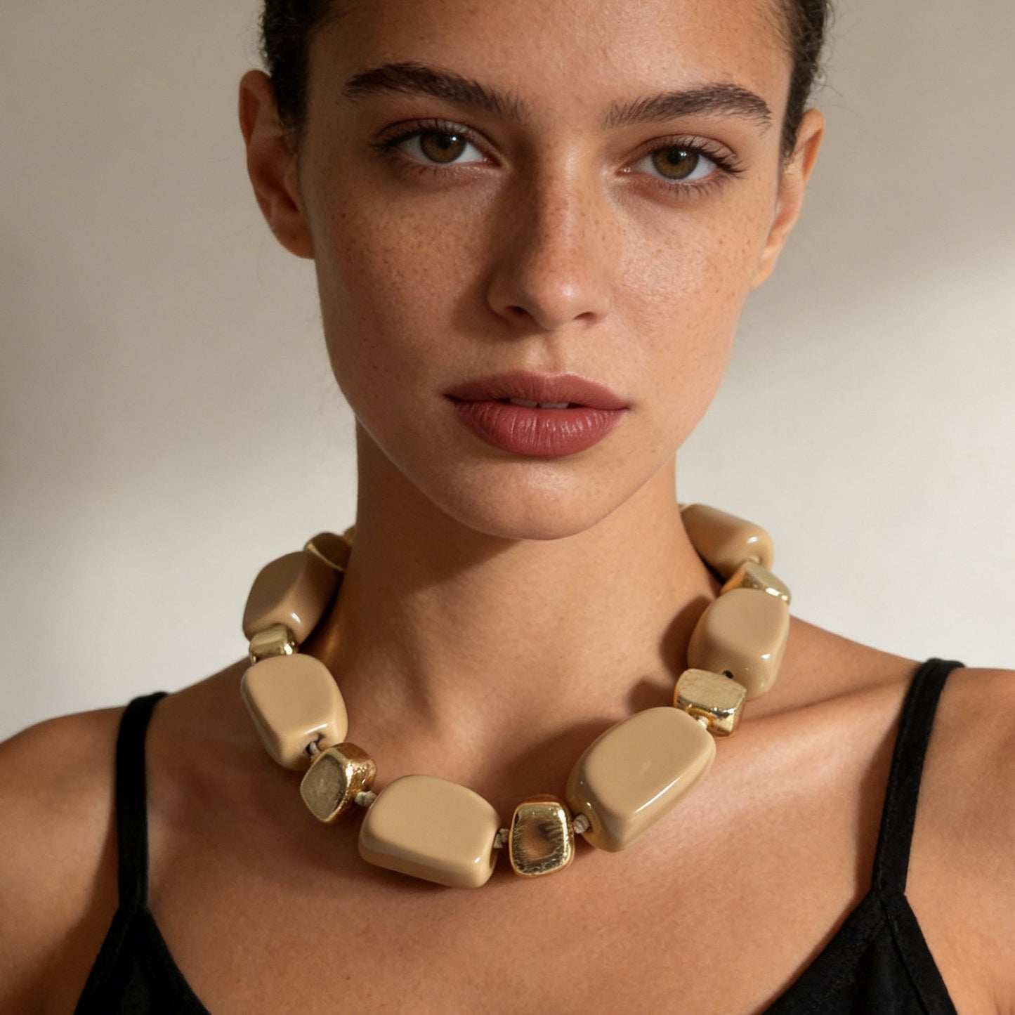 Chic and Minimalist Handmade Geometric Bead Necklace - Stylishly Versatile for Everyday Wear